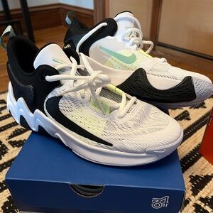 NEW-Youth Nike Giannis Basketball Shoes